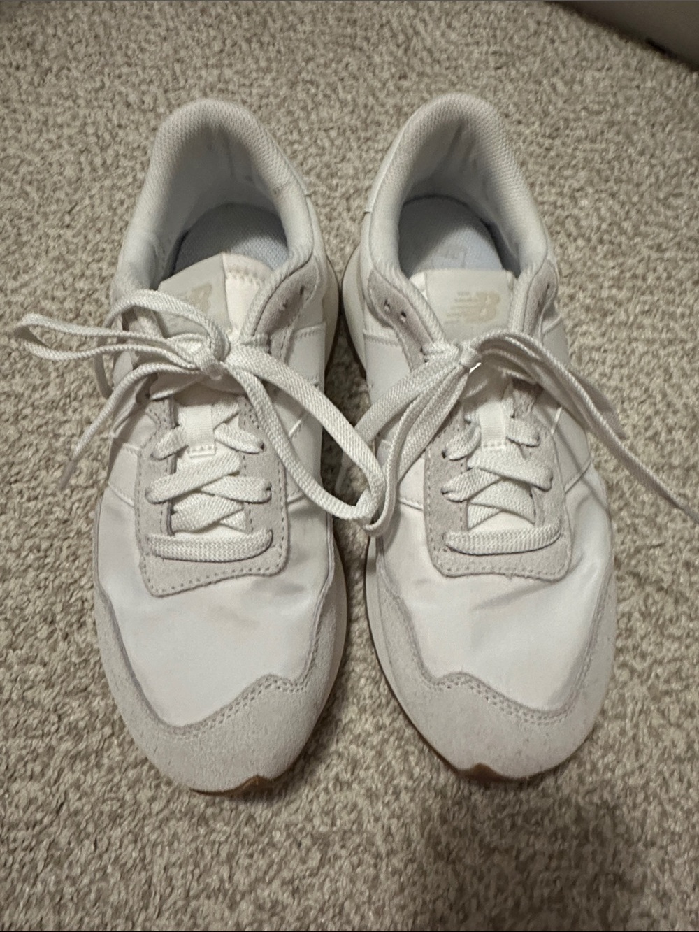 New Balance 327 White size 9.5